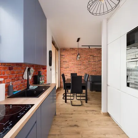 New Comfort 332 By Bookinghost * Varsóvia